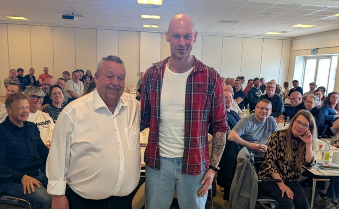 /media/1ymnjl0i/ny-formand-svend-og-brian.jpg?rxy=0.41537199597308483,0.09190927324575593&width=680&height=420&v=1dcd583edcb54b0