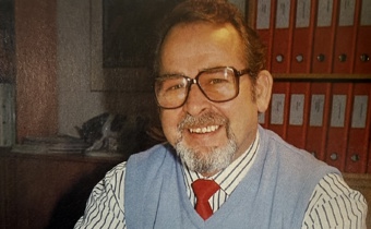 alt=