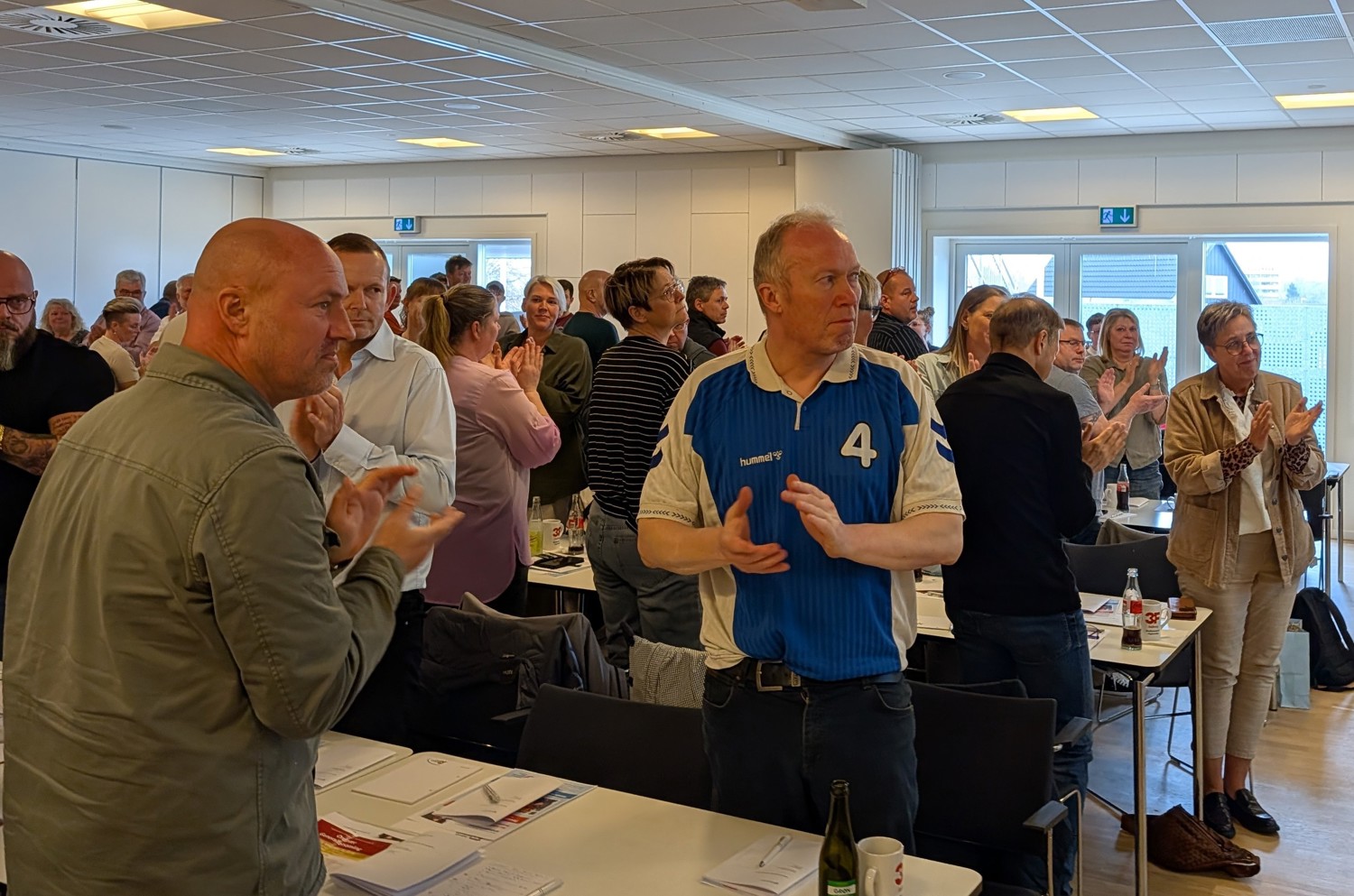 Der var stående bifald til både den afgående og nyvalgte afdelingsformand